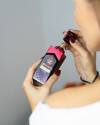 💕👑 Giovani® SIGNATURE – vôňa s jedinečným charakterom, ktorá spája hĺbku, eleganciu a nádych tajomna. ✨ Hravo podčiarkuje...